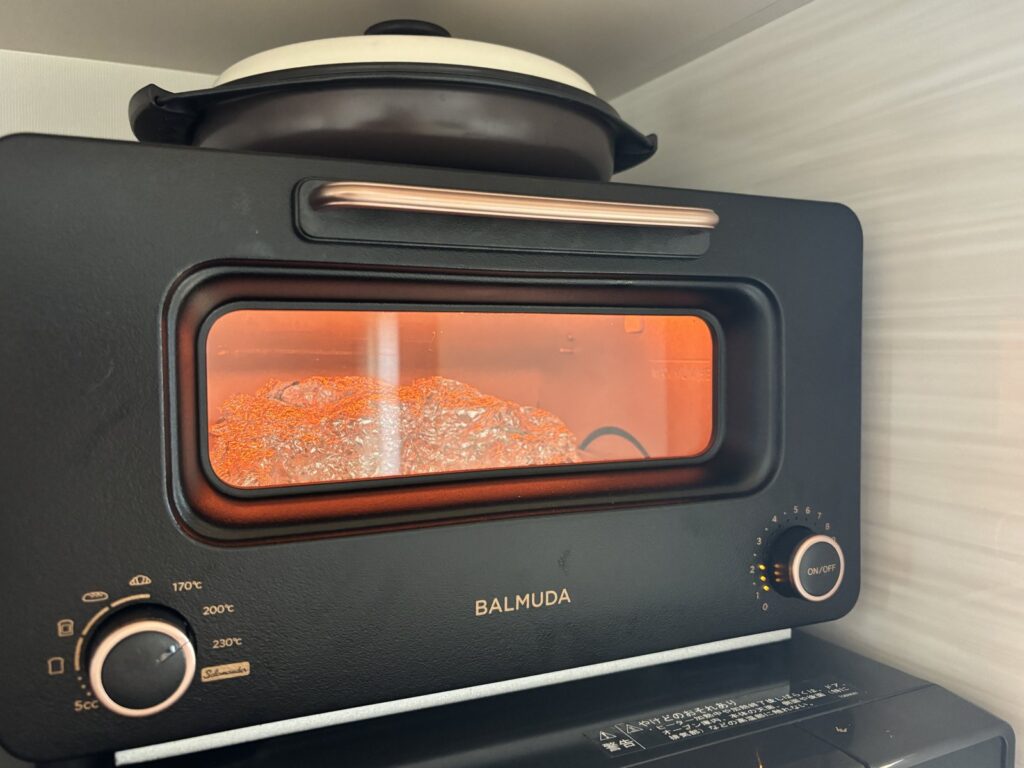 スタイルブレッド（STYLE BREAD）のマフィンをトースターで温めているところ